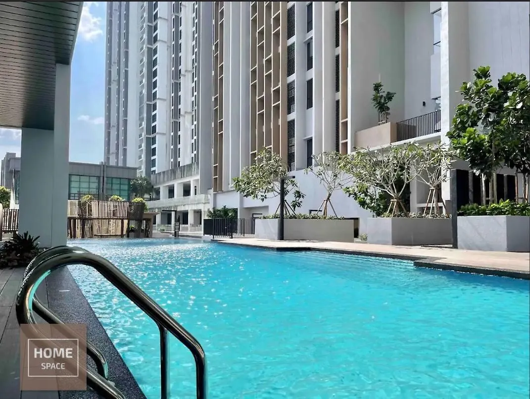 Апартаменты Cosy Sky Tree 5 Min Walk To Aeon Bukit Indah Jb Legoland Exclusive Room Suite By Homespace Джохор-Бару